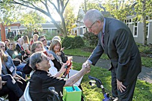 EvergreenHealth CEO Bob Malte The EvergreenHealth Gene & Irene Wockner Hospice Care Center congratulates longtime volunteer Bert Fisher