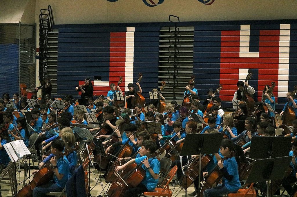 iHeart Strings concert fills the Juanita field house in Kirkland with music | Photos