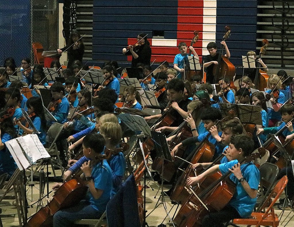 iHeart Strings concert fills the Juanita field house in Kirkland with music | Photos