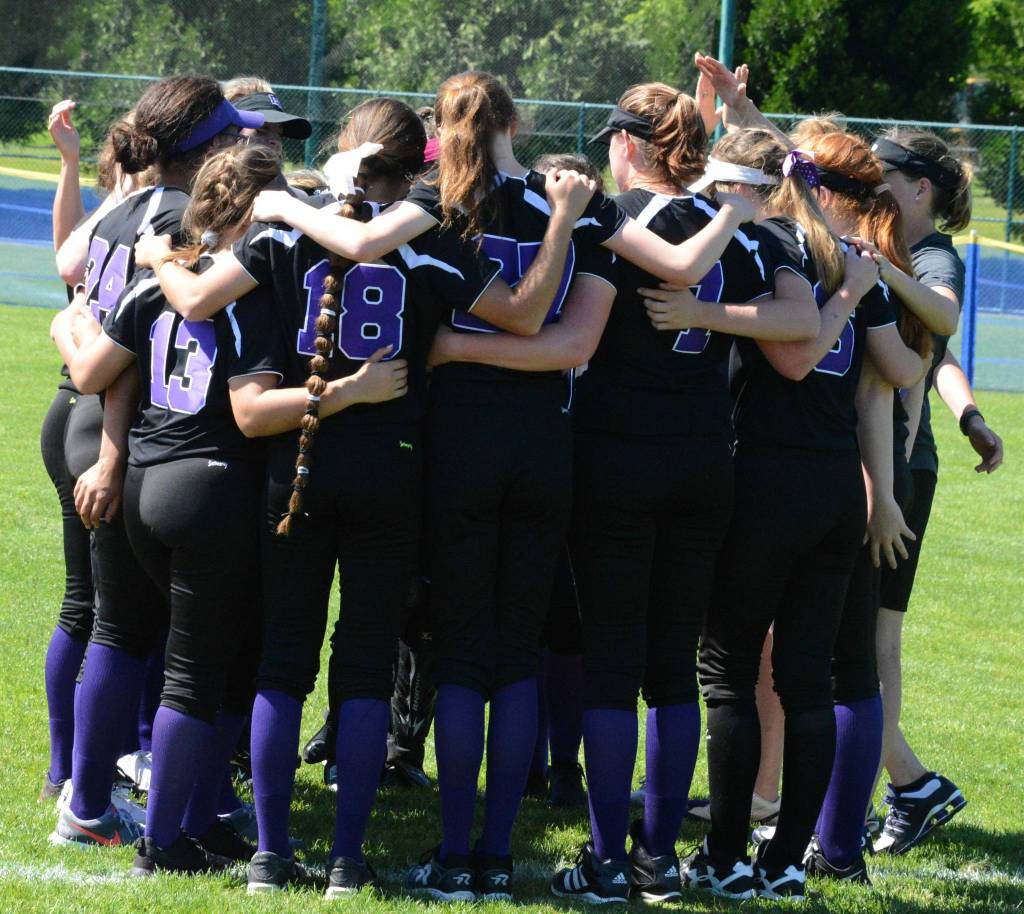 Lake Washington softball scores third place at state