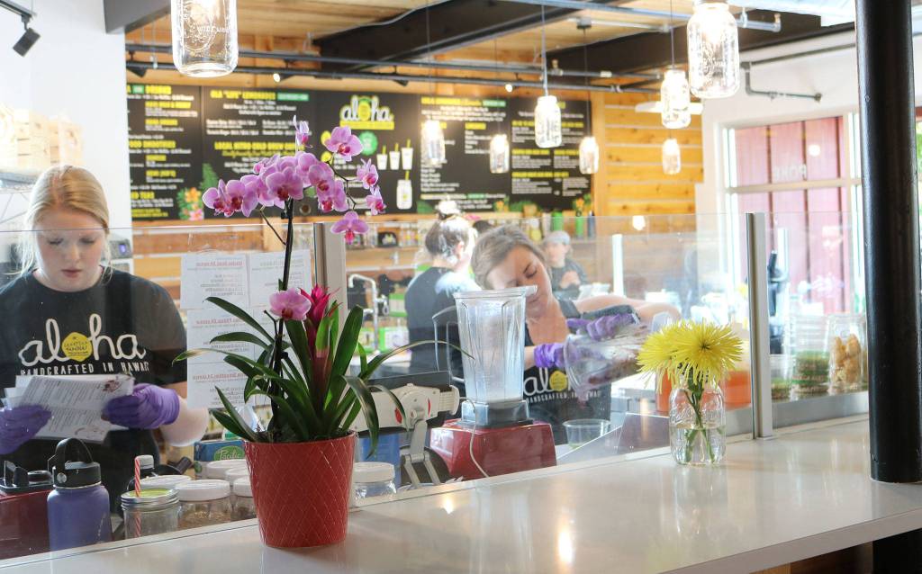 Wow Wow Hawaiian Lemonade employees make drinks for customers. CATHERINE KRUMMEY, Kirkland Reporter