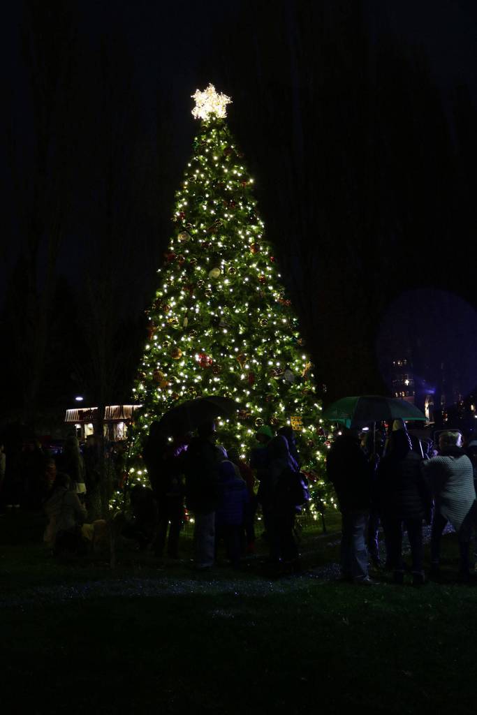 The tree lighting closed out the evening. Samantha Pak, Kirkland Reporter