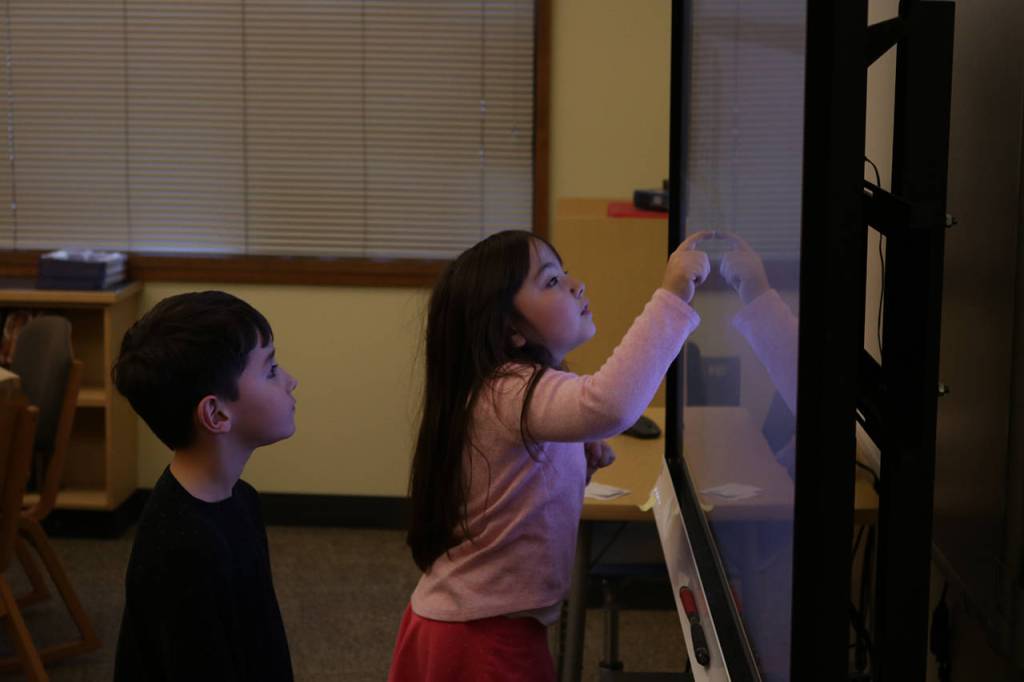 Second graders at Robert Frost Elementary School drag and drop building blocks on the big screen to define their games rules. Kailan Manandic, Kirkland Reporter