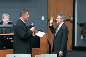 Kirkland Municipal Court Judge, Michael Lambo swears in newly elected council member Tom Neir at the Jan. 2 city council meeting. <em>Courtesy of the City of Kirkland. </em>