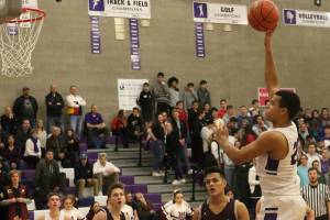 LW boys defeat Mercer Island, 59-57