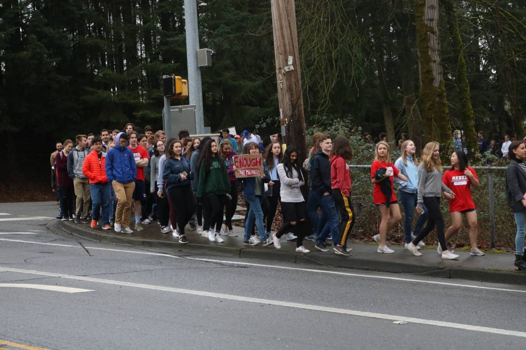 Kirkland-area students walk out of class to commemorate Parkland victims | Photos