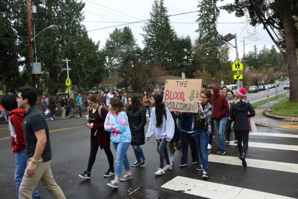 Kirkland-area students walk out of class to commemorate Parkland victims | Photos