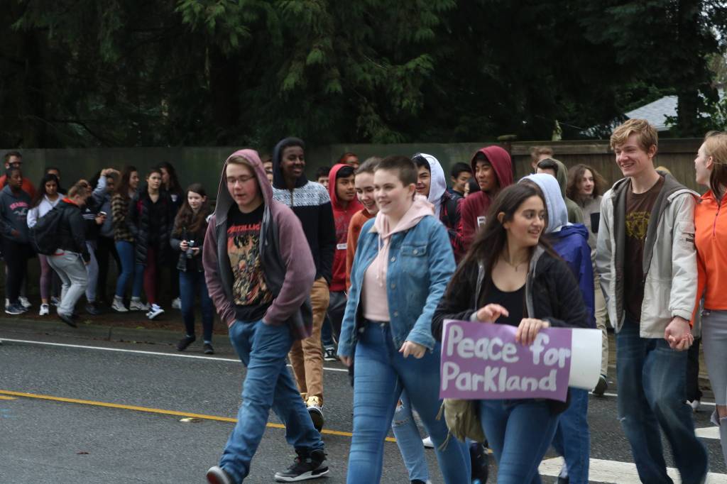 Kirkland-area students walk out of class to commemorate Parkland victims | Photos
