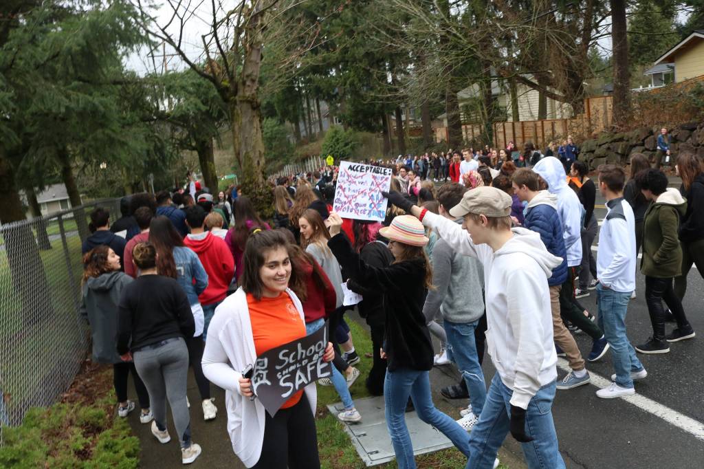 Kirkland-area students walk out of class to commemorate Parkland victims | Photos