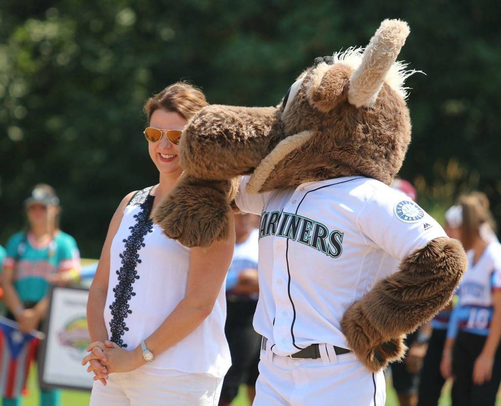 Kirkland Mayor Amy Walen visits with the Mariner Moose. Andy Nystrom / staff photo