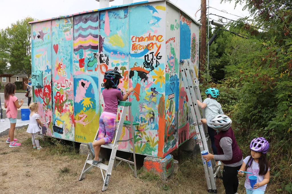 Kids participate in a mural project led by artist Jean Bradbury to paint a railway signal cabinet. Katie Metzger/staff photo