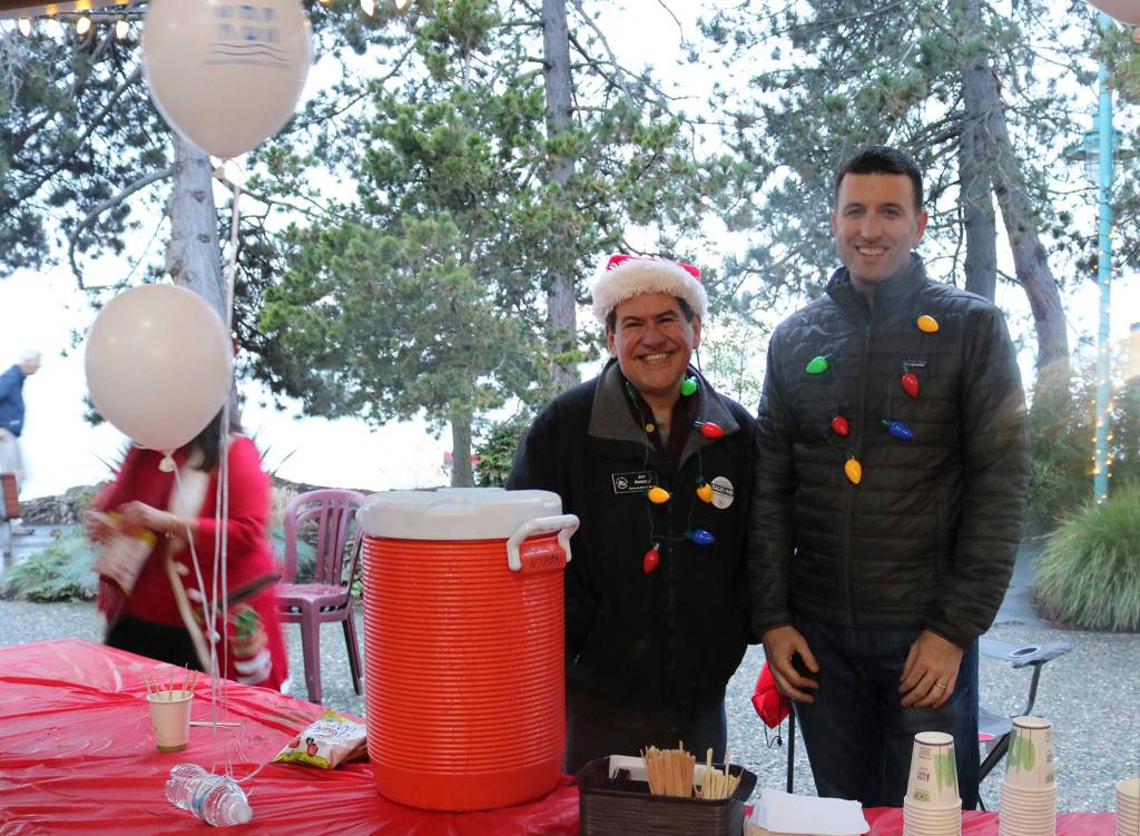 Deputy Mayor Jay Arnold and City Councilmember Jon Pascal greet community members and hand out hot cocoa at Kirklands Winterfest. Katie Metzger/staff photo