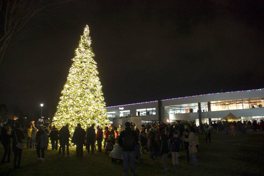 The 25,000 LED lights were switched on by Kirkland Mayer Amy Walen around 5:30 p.m. on Dec. 7. Stephanie Quiroz/staff photo.