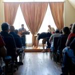 Rabi Yohanna Kinberg lit the shabbat candles as a symbol of their connection and dedication to those who are voiceless, and for those who need care and love. Stephanie Quiroz/staff photo