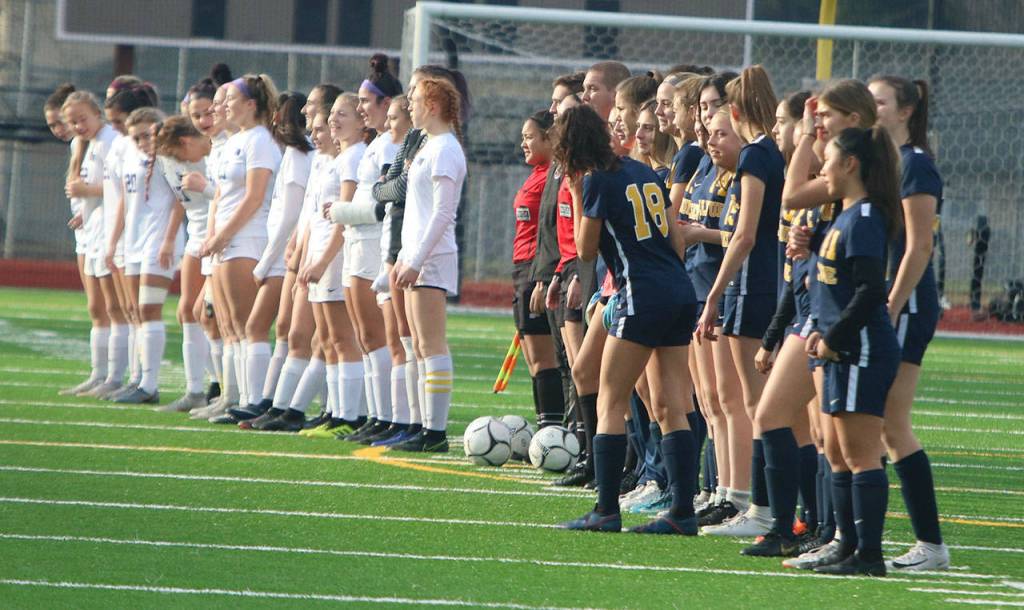 LW and Bellevue players line up for the final.