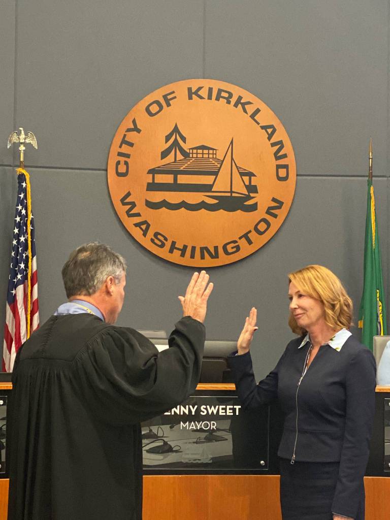 Kelli Curtis being sworn in at the Jan. 7 council meeting. Photo courtesy city of Kirkland