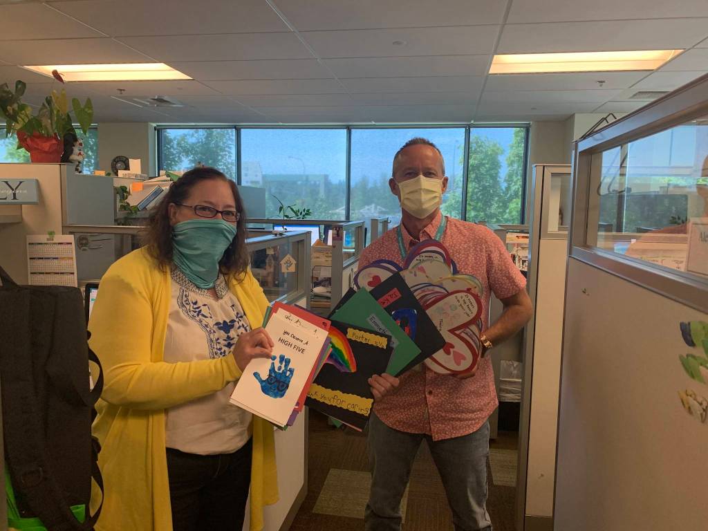 Photos: Students give thank you cards to local health workers