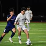 A Hazen and Lindbergh soccer player battle for the ball at Renton Memorial Stadium. Ben Ray / The Reporter