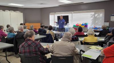 Presenter Ben Solomon teaches seniors about home care during an ElderMove Alliance seminar at Peter Kirk Senior Center in Kirkland. Courtesy photo